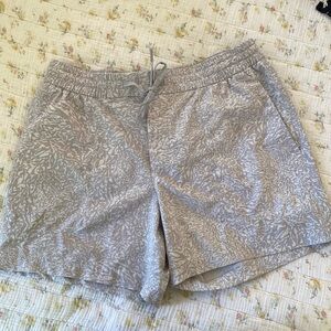 LULULEMON - Mens shorts - size large
